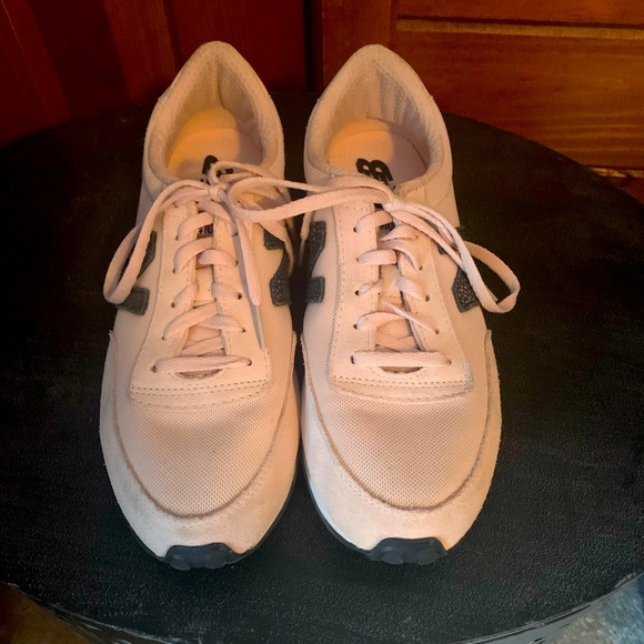 Women’s New Balance sneakers - Picture 2 of 5